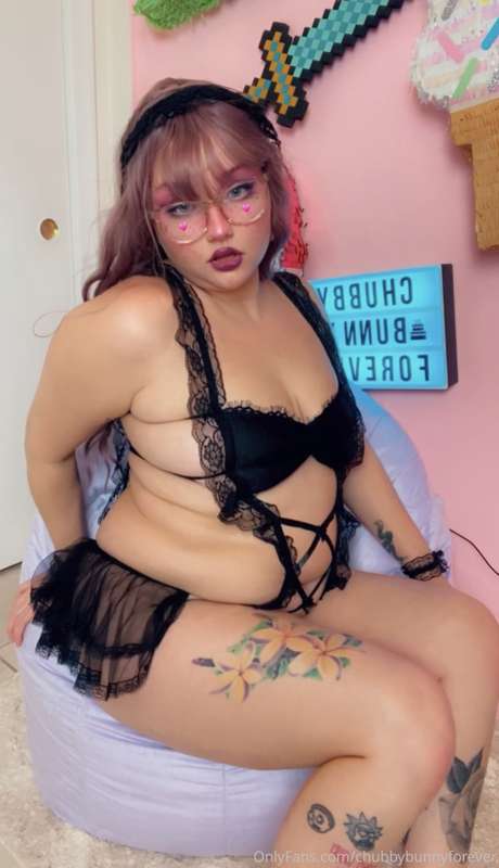 Would you let me clean out your fridge? 🤤 I’m feeling hungry.. 17