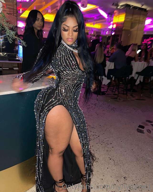 You want to see me lick the icing off Zaddy? 🎂✨ 1