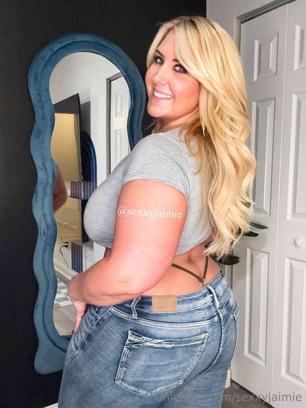 Thong Thursday 🍑