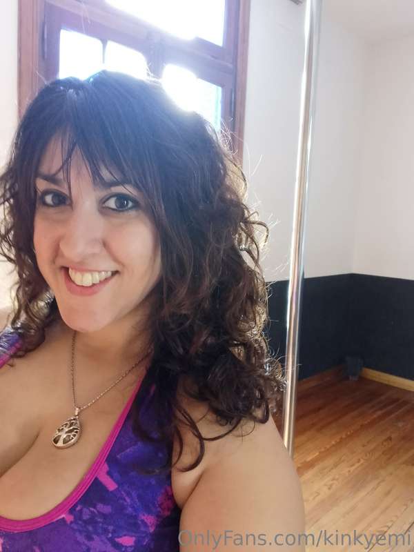 Hi baby, I'm going to teach pole sport... How are you?
