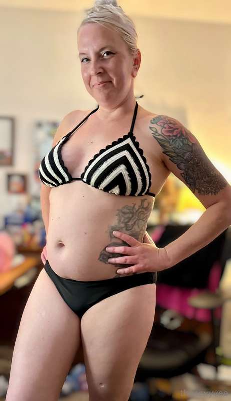 **Hope these sexy titties quench your thirst on this Thursda..