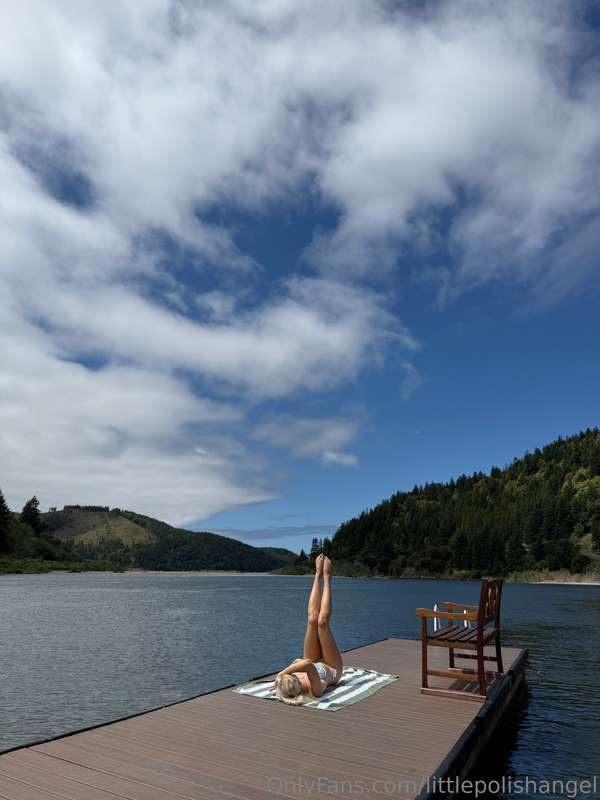 Oh and a little post sauna relaxation. Perfect time for a sl.. 7