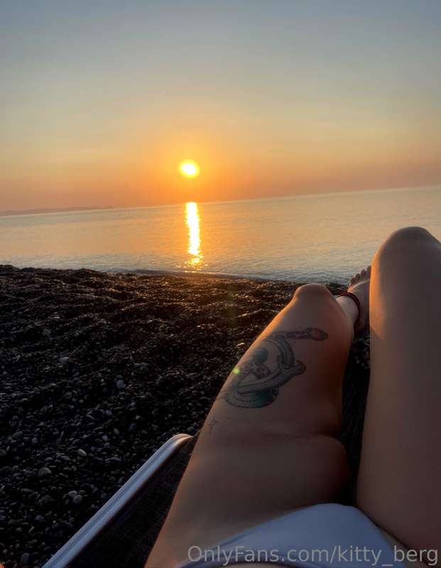 I wish you were next to me😌