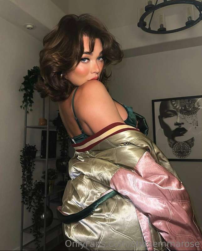 Serving face, eyes, and cunt 🤭 