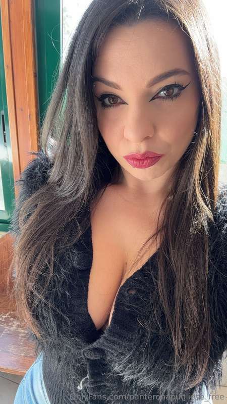 Oggi sono tutta vostra: vi aspetto su OF per contenuti e cam..
