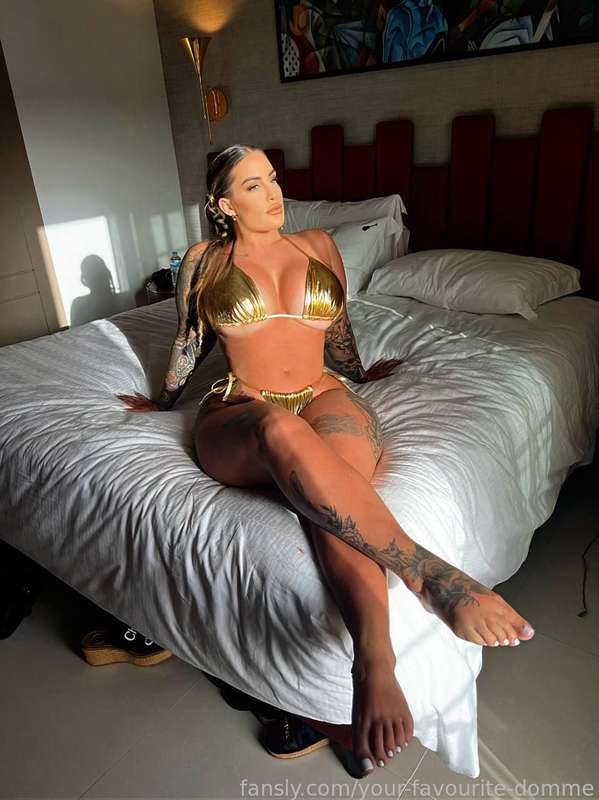 Your-Favourite-Domme - Fansly - 2025-07-06T03:35:06