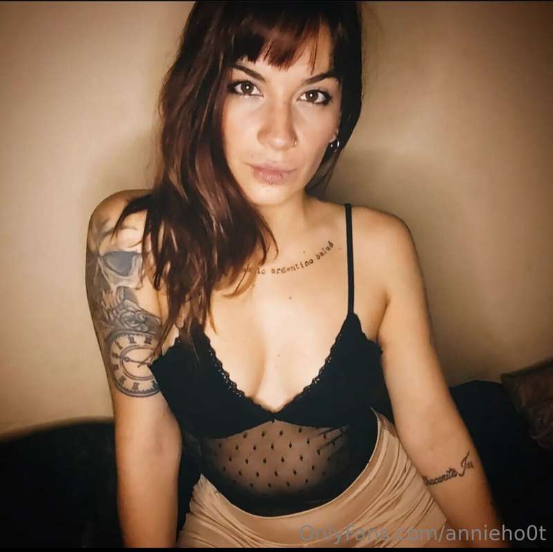 Annieho0T - Onlyfans - 21 Apr, 2025