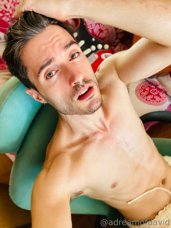 Day 8 of no shave... day 5 of no cum 🙈 Wanna help with the l.. 3