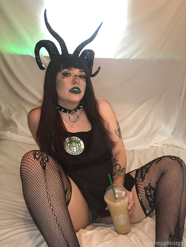 You’ve heard of Goth IHOP and Catgirl Chipotle, but what abo.. 5