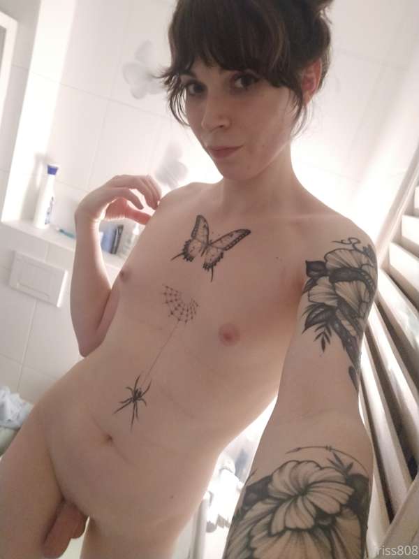 Forgot I had more bathroom pics! So here's a part two :3 

E.. 12