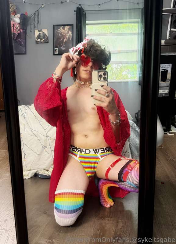 Happy pride month! 🏳️‍🌈🌈video coming tomorrow (; enjoy these.. 4