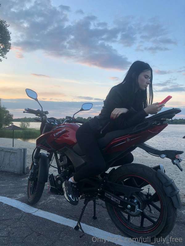 I rode a motorcycle yesterday. I really liked it😊 Now I unde..