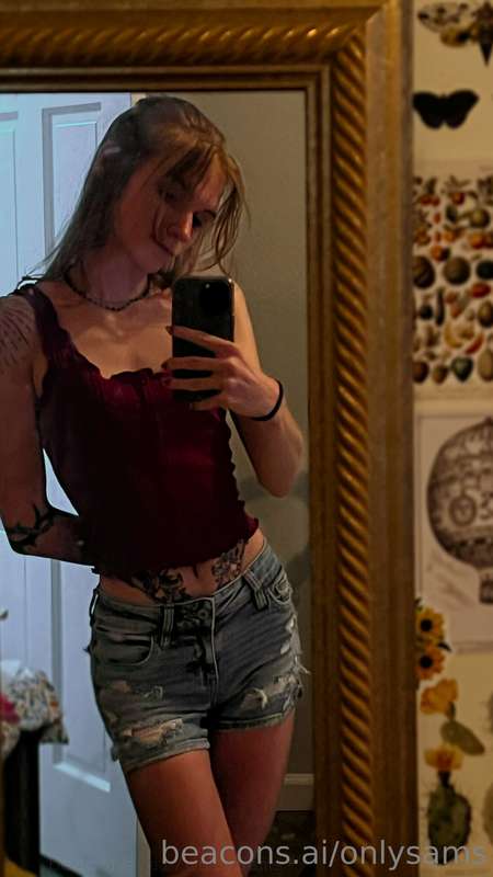 gooood morning! do you like my lil outfit today? Should I gi..
