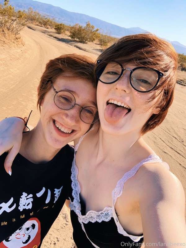 Tit stop on the way to Vegas with @aliceoncam ⭐️ 4