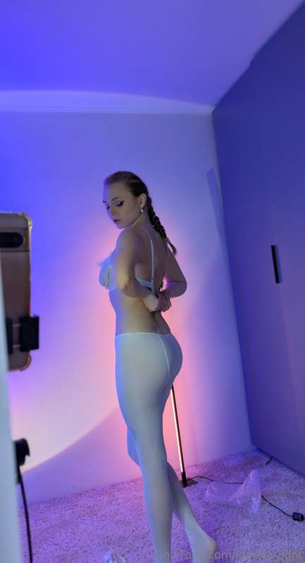 ✨Catching the light… and maybe your attention 👼This white se.. 2