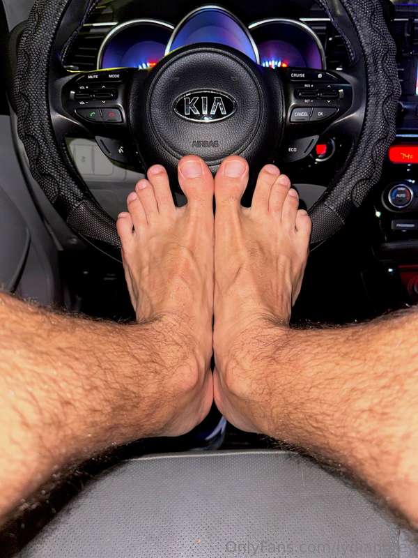 Could use a mouth after the gym 🍆 🦶🏻 4