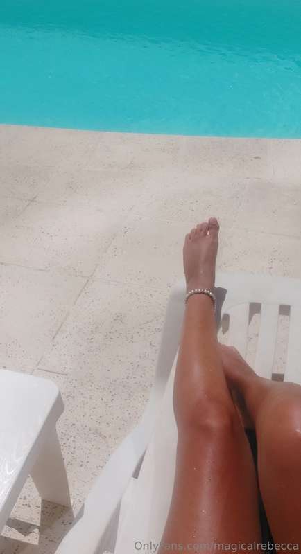 I love lazy Sundays! ☀️💦 4