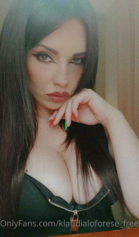Sono proprio stata una monellaccia stanotte. Corri in DM e s..