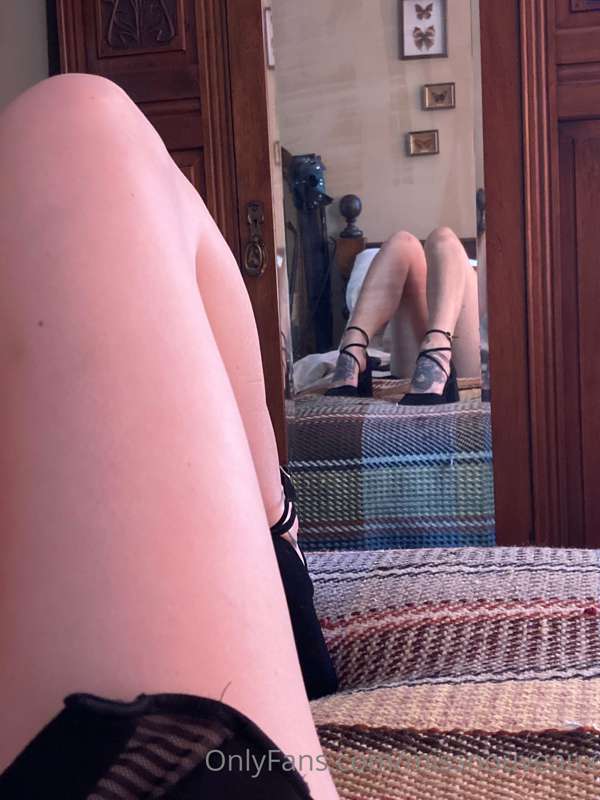3 x one minute videos of me dancing in the new swimwear set ..
