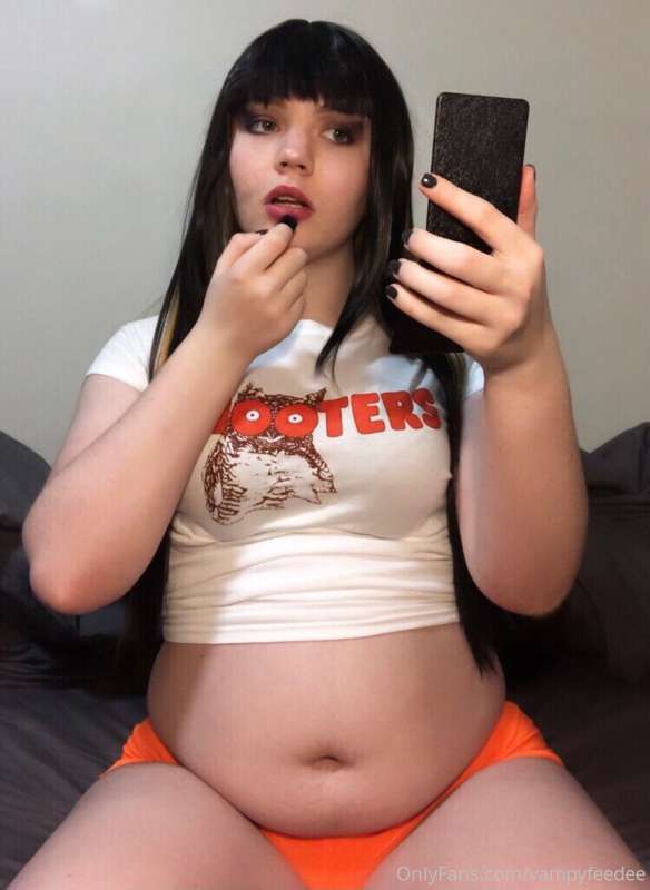 Would I be a good hooters girl?