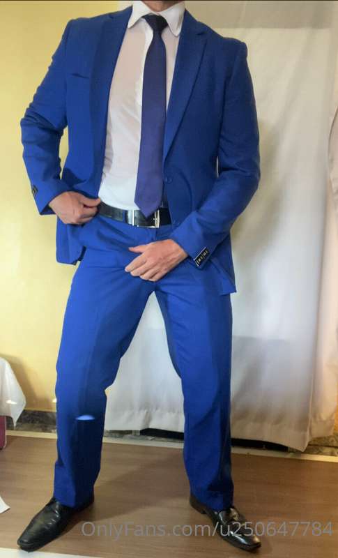 Gemi gostoso. Meu pau tava pulsando nesse terno 7