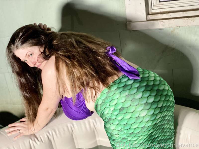 Though I did finally take my mermaid tail into the hot tub 😂 22