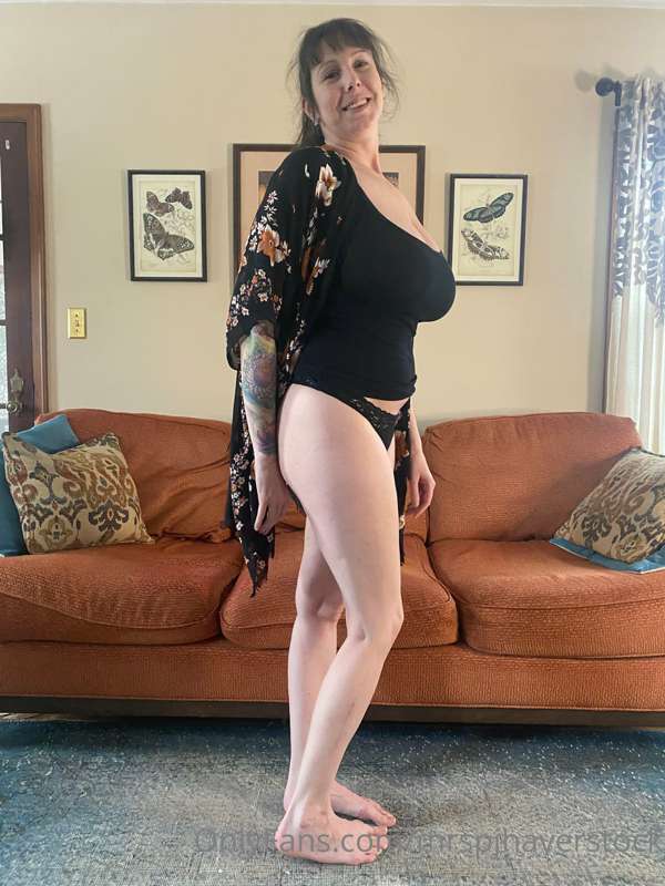 Stayed in my lounge clothes today… 🥰