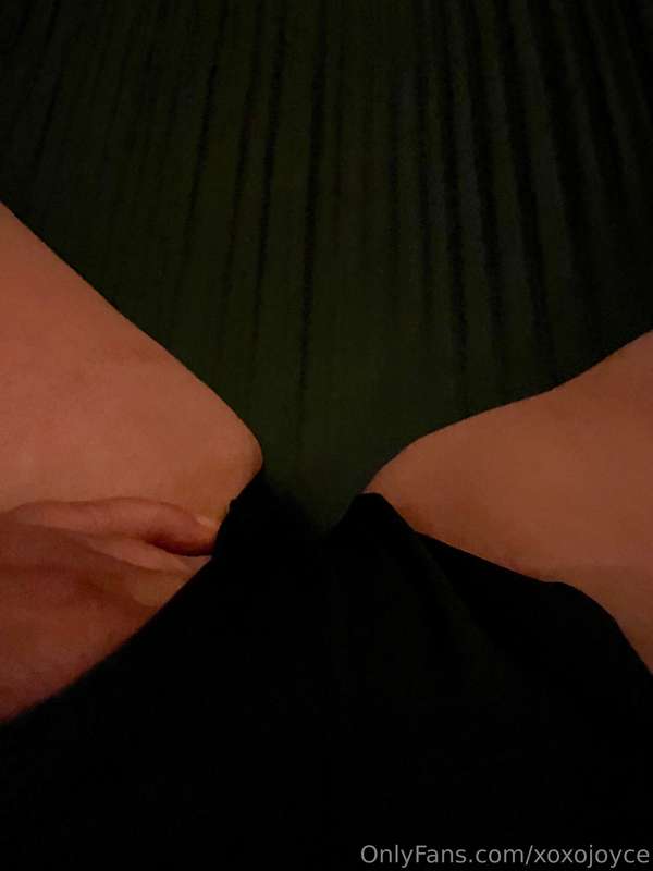 I know you’re dying to see my pretty, tight, wet pussy 😈🐱💦