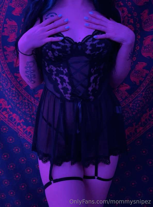 dm for vids in this lil dress 🙈
