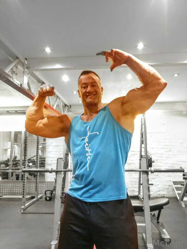 Muscle worship Monday, some naughty pics on the way 💪