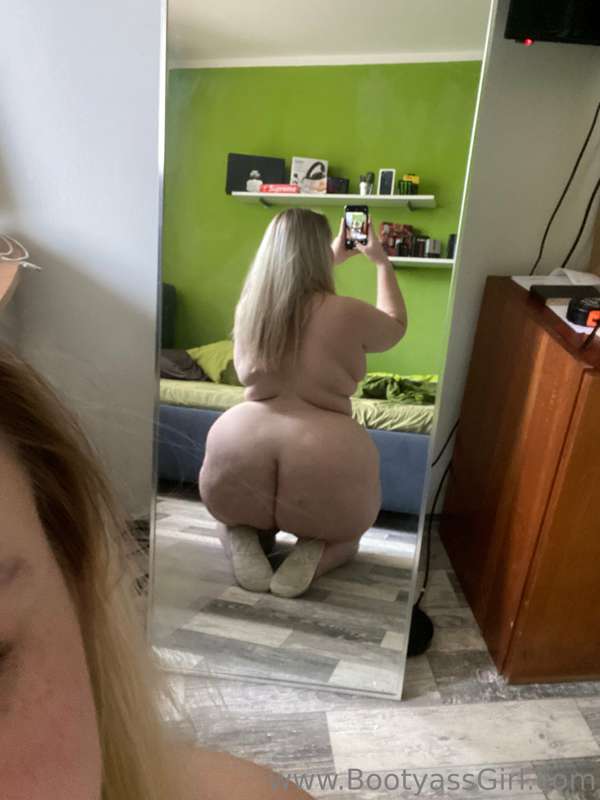 Pick a snack 😋 I want to satisfy your hunger, baby!🍑🥵 

PS: ..
