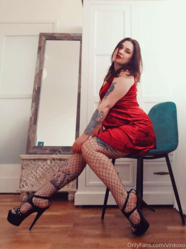 Do you think I look good in red? 2