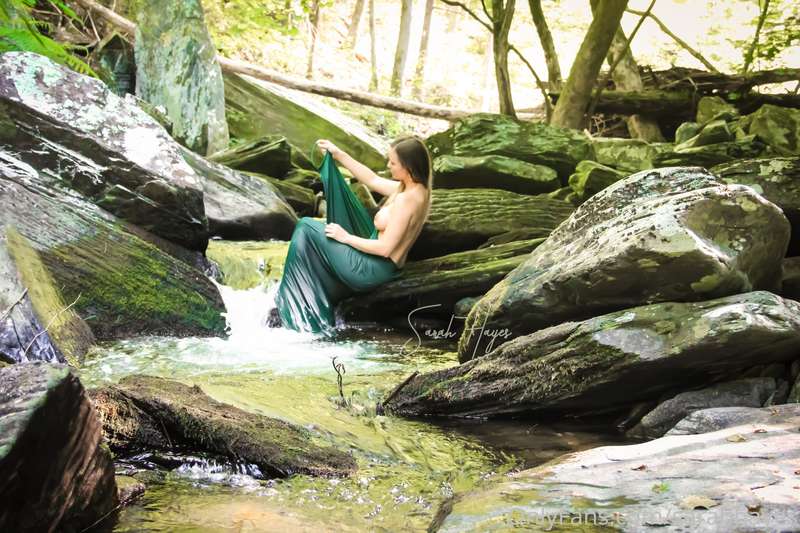Decided to take my emerald wrap-around dress to the river. 💚.. 5
