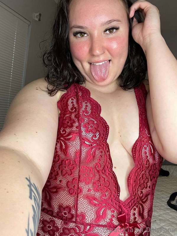 SHE IS SUCH A WHORE 😳 I can’t believe she fucks guys from al.. 3