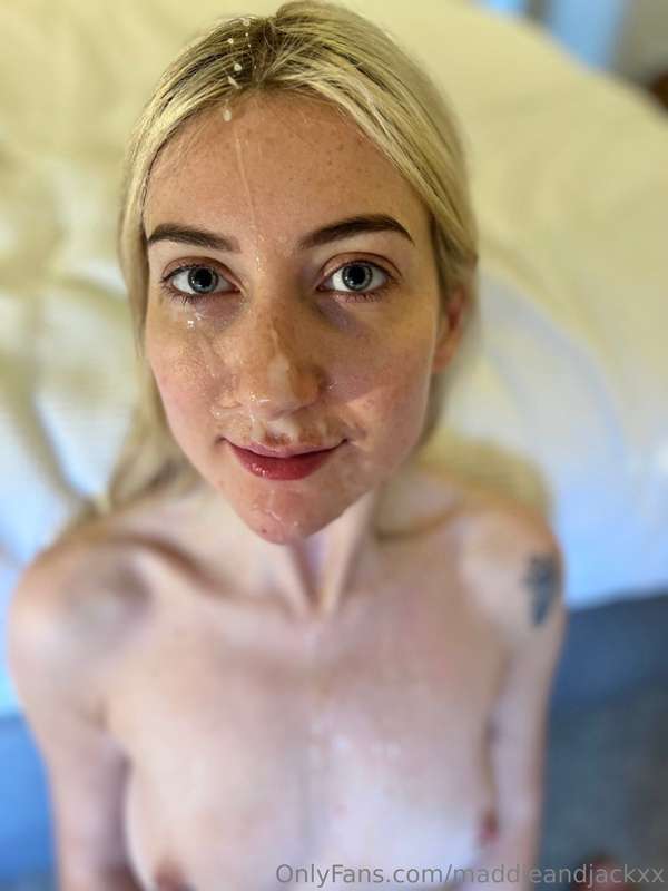 Handcuffs + huge facial!! 😈 💦 Using these handcuffs was so m.. 1