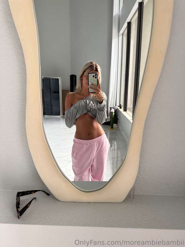 do you like my outfit? 😚💘 2