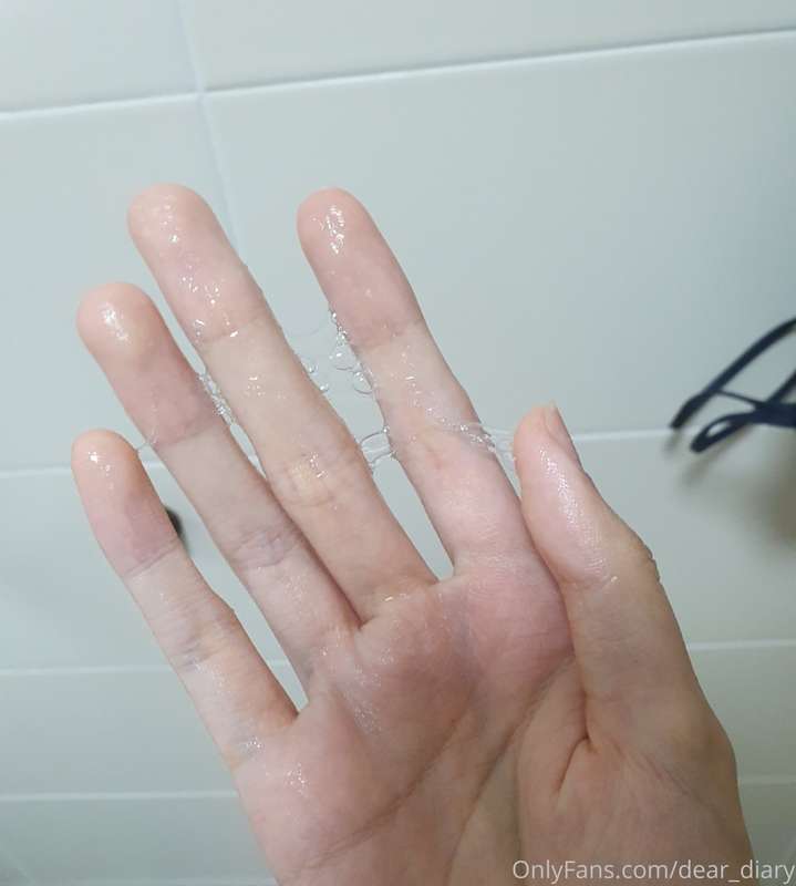 Can u believe im this wet. I promise those are my juices and..