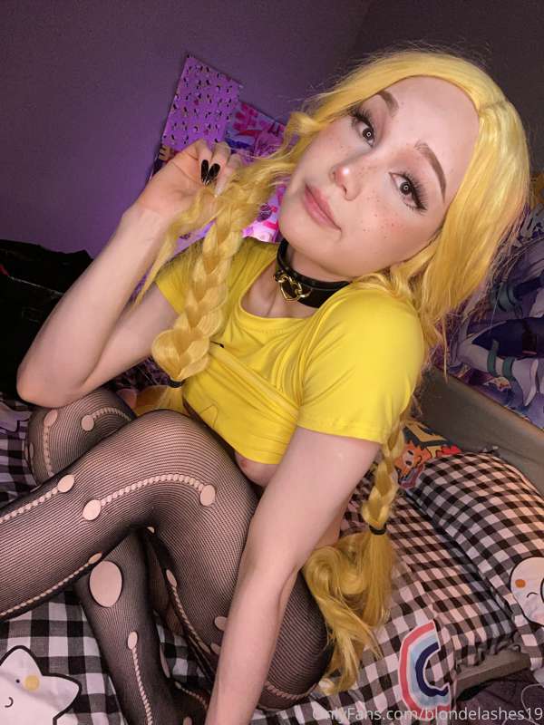 Yellow mood to your feed 🥰💛
Like my new tights? 9