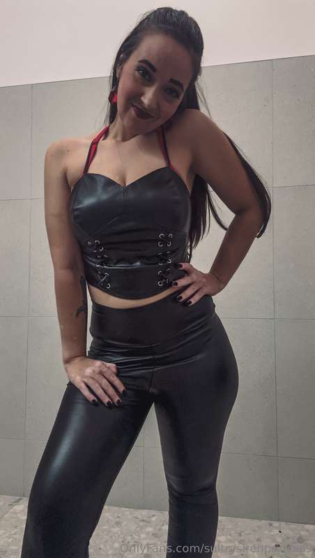 Need some Monday Motivation..? 😘Here’s me, in a sexy outfit,..