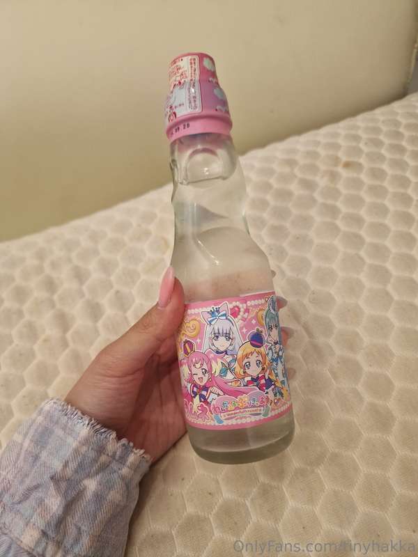 I bought a cute pink ramune drink its so cute! I think its l.. 2