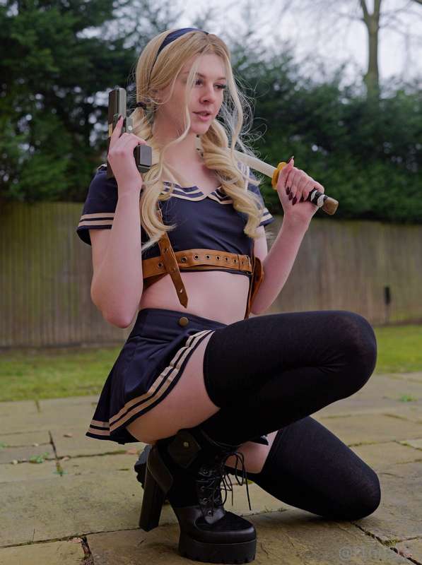 10 points if you can guess this character 💖 22
