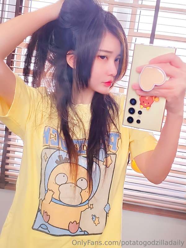 Potato Saturday nipple showing uh huh ~ 👀💕 1