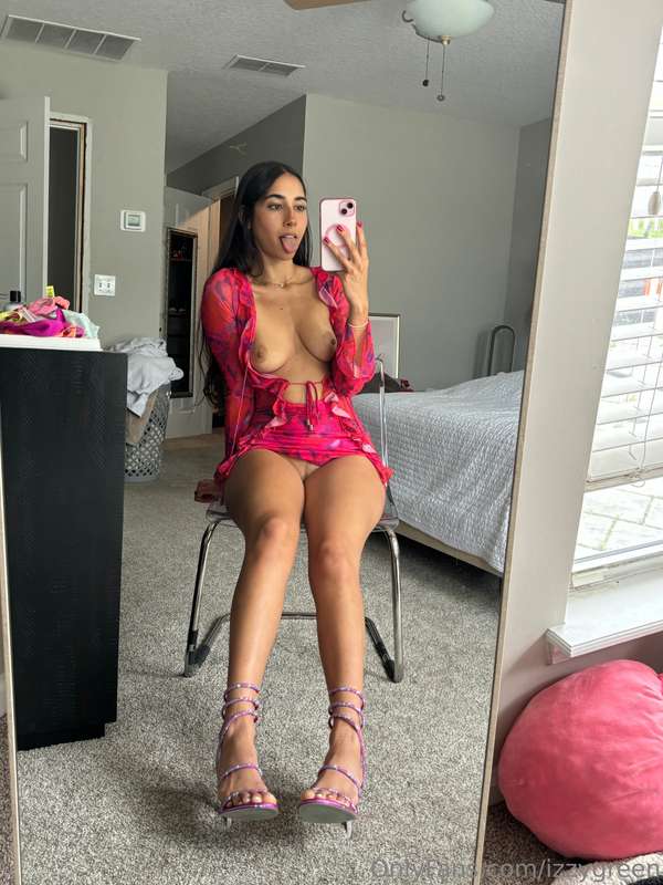 oops sorry the tie came undone 🤭  ps. No live tonight!! enjo.. 4