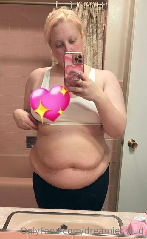 My weight loss progress 💅 It’s not much but it’s a lot to me..