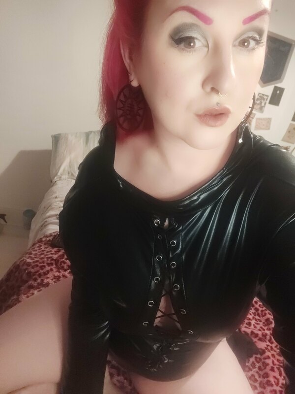 I am LIVING 80s porno dream just now!!! Who wants more? 5
