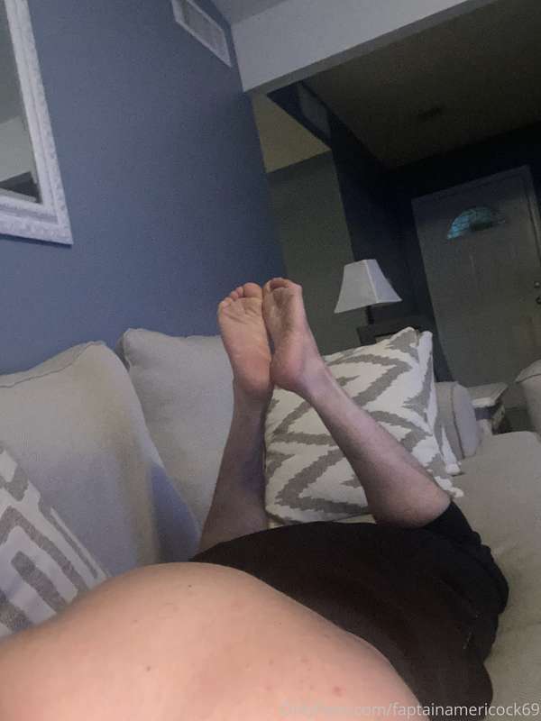 I’ve been getting quit a few pics for some feet shots, so he..