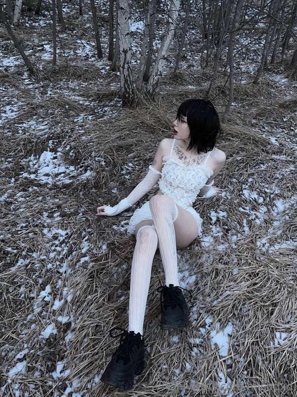 I just thought… maybe I should do an angelic photoshoot? ^_^..