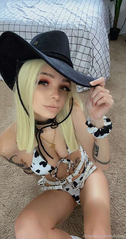 Cowgirl set number two pt. 2 😜🐮 I took so many pics for this.. 5