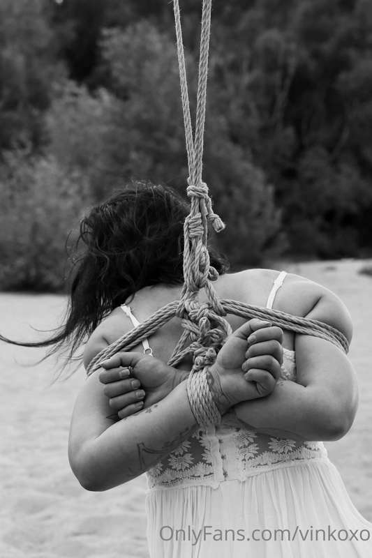 I found some old pics. I have so much fun with ropes :V
Do y.. 3