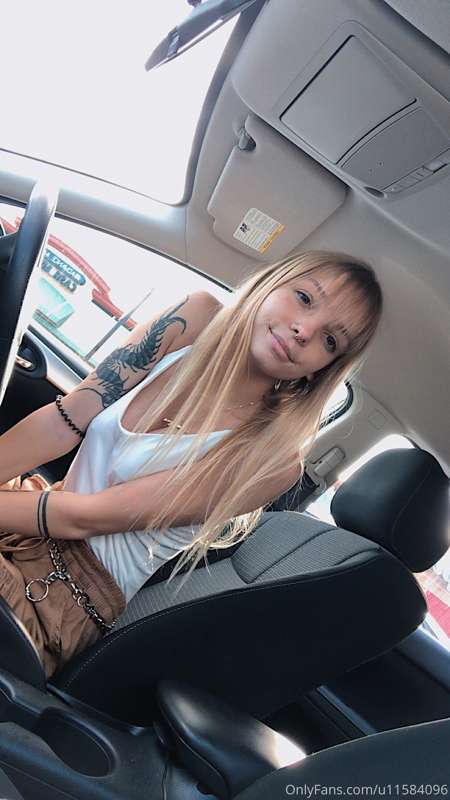 Who wants me to make a car porno in public? 4